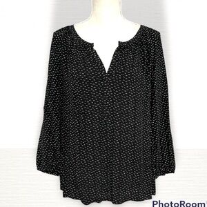 White Label Classy Feminine black white polka dots silky viscose v-neck chic top
